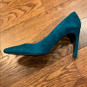Nine West teal suede pump